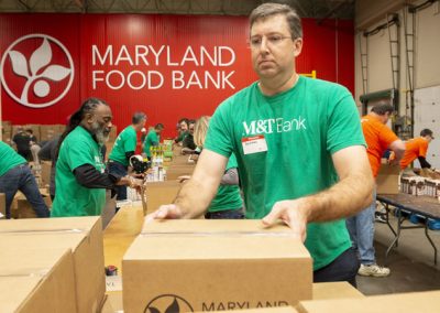blog-corporate-volunteers-at-Pack-to-Give-Back-event